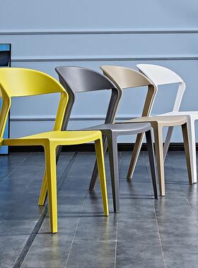 北欧简约AAZ塑料椅子用餐椅成人休闲创意书桌凳椅人懒家靠背子网