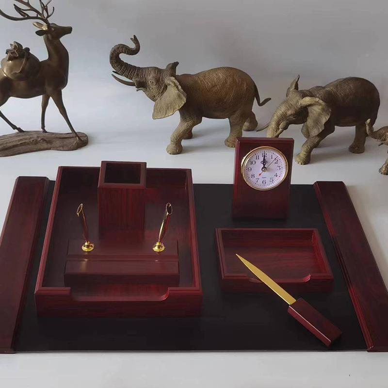 新款办公历室装854饰摆件男士大班办公陶瓷摆件台架高台档笔桌筒