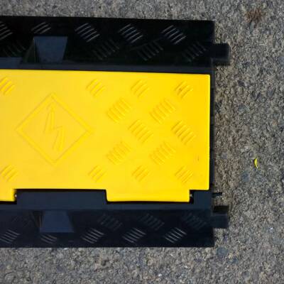 厂家专业橡胶线槽减速板汽车道三路减速设带交通UNW施减速垄