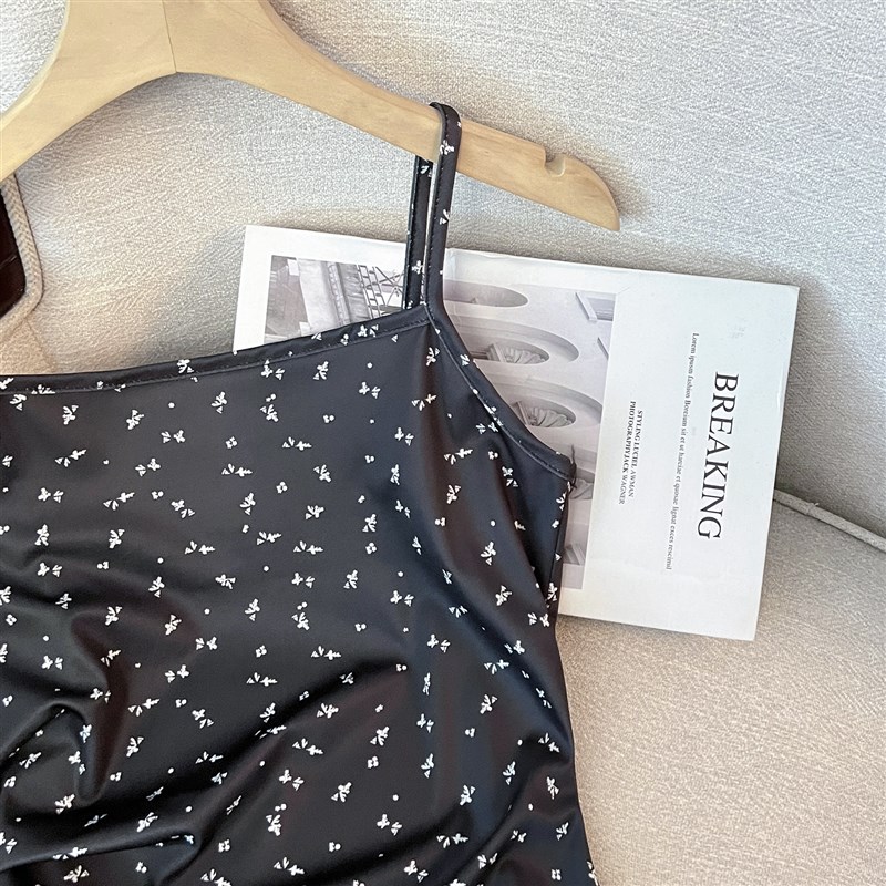 捡漏闺蜜姐妹旅游黑色碎花修身吊带裙气质连衣裙收腰吊带长裙女装