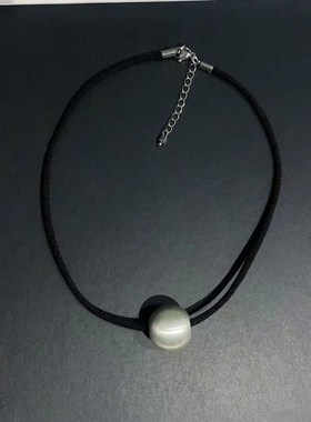黑色圆绳项链金属拉丝球吊坠小众设计感个性百搭锁骨链颈链女