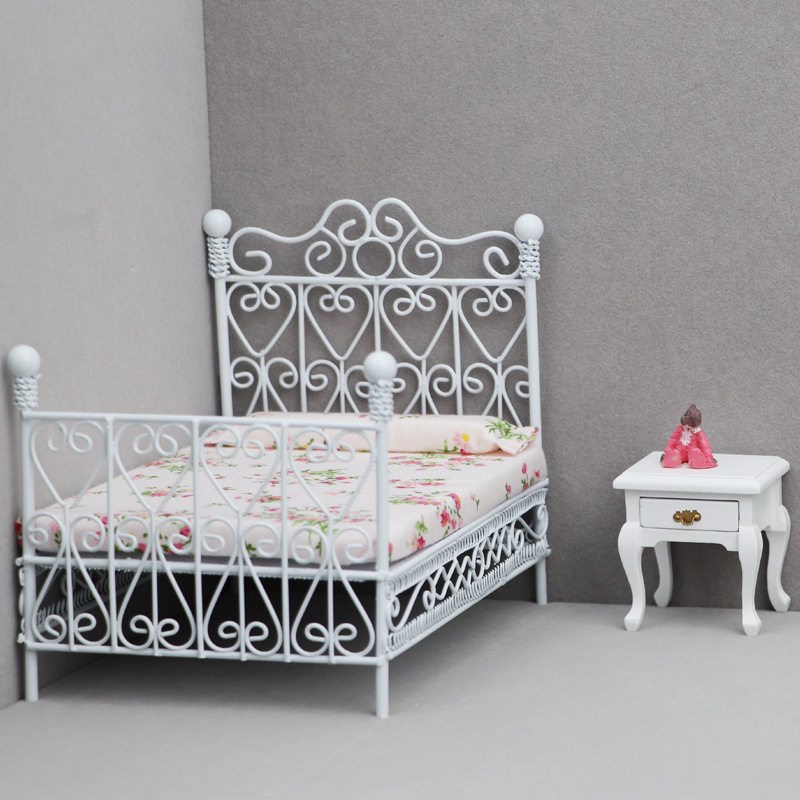 1:12娃娃屋dollhouse迷你家具卧室场景微缩摆件袖珍铁艺双人床