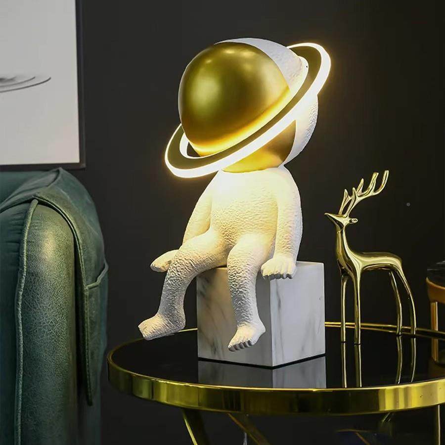 现台代简约灯太空品树脂人摆件KUA民宿儿童房软装饰夜灯床头柜