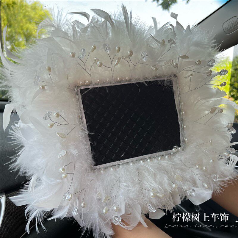 新款可爱羽毛汽车摆件毛毛车载防滑垫高档女司机高级感车内置物垫