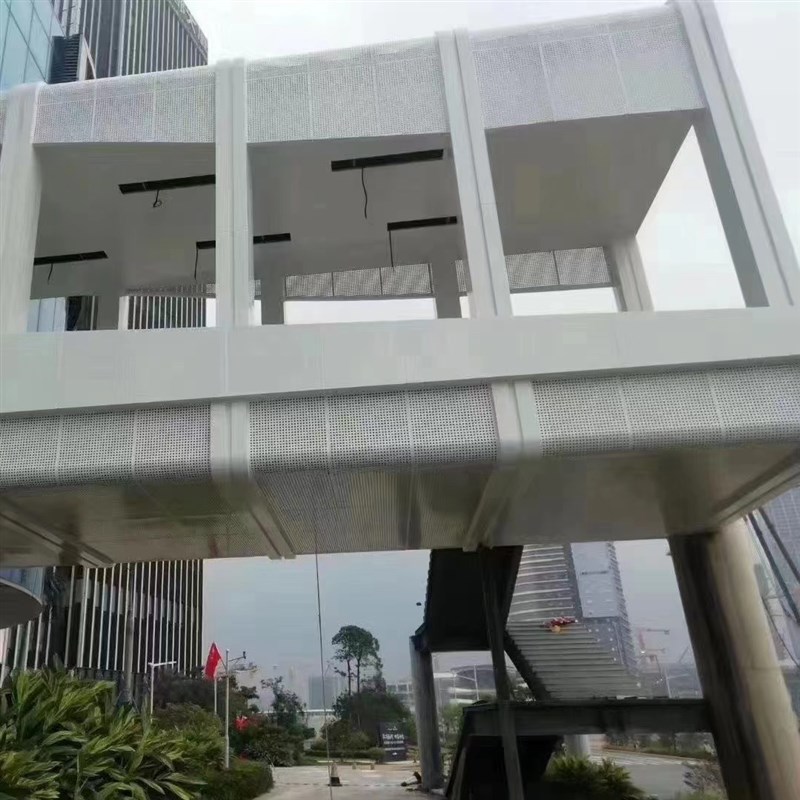 铝单板幕墙定制氟碳木纹门头单曲曲面包柱冲孔雕花外墙装饰工程