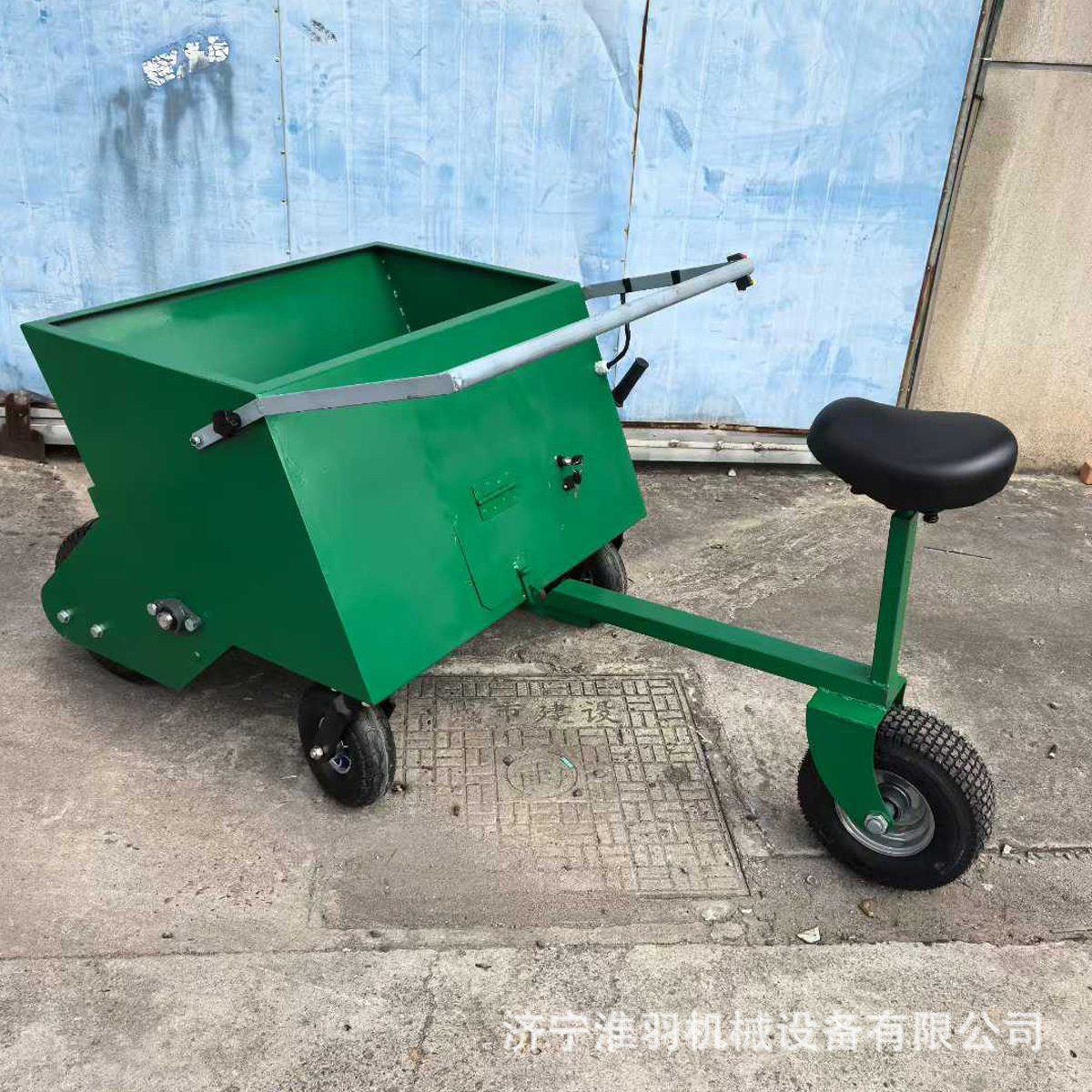 淮羽座驾式电动球场充砂梳草机