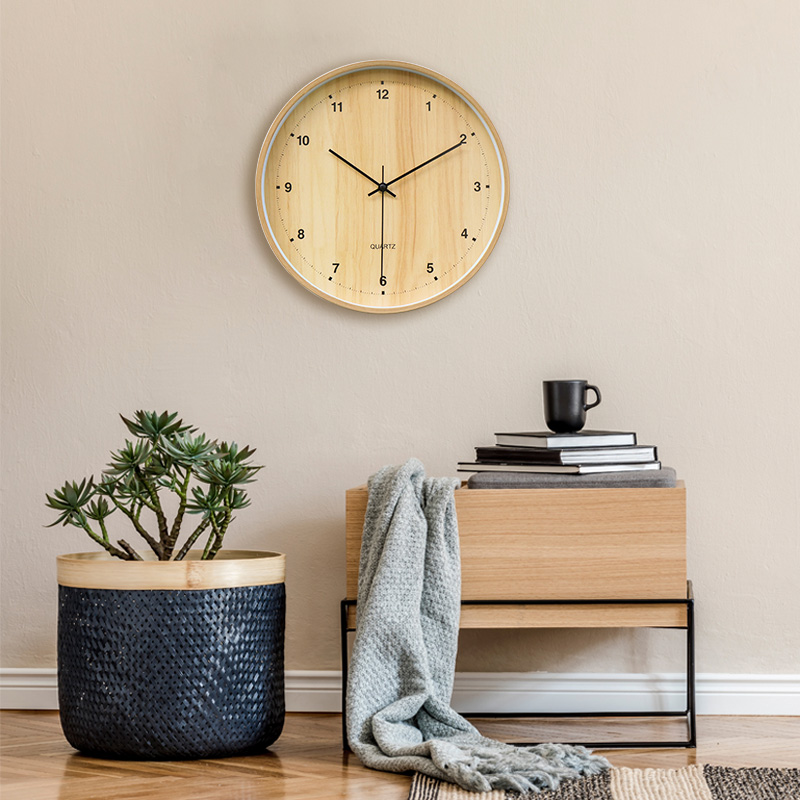 钟表挂钟客厅木纹复古  创意现代时尚简约静音电池家用石英钟挂墙