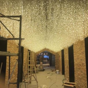 爱Ta窗帘灯挂树上的装饰灯变色闪星挂墙下垂布置装修窗户大堂晚会