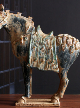 陶瓷马摆件仿古工艺品三花马家居博古架收藏古玩招财唐三彩高28cm