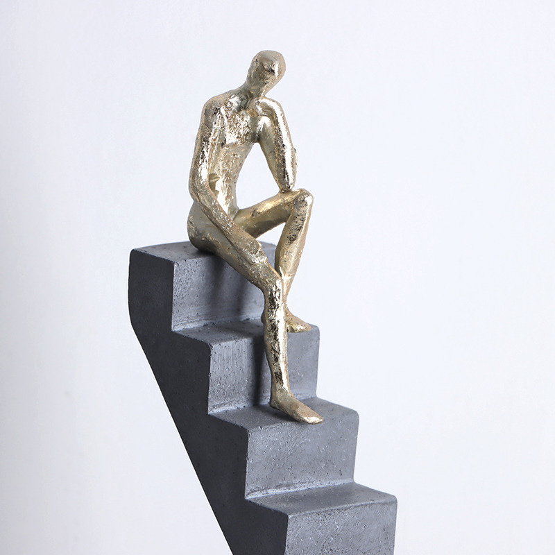 轻奢风玄关抽象人物思考者摆件客厅办公室桌面楼梯摆设梯子装饰品