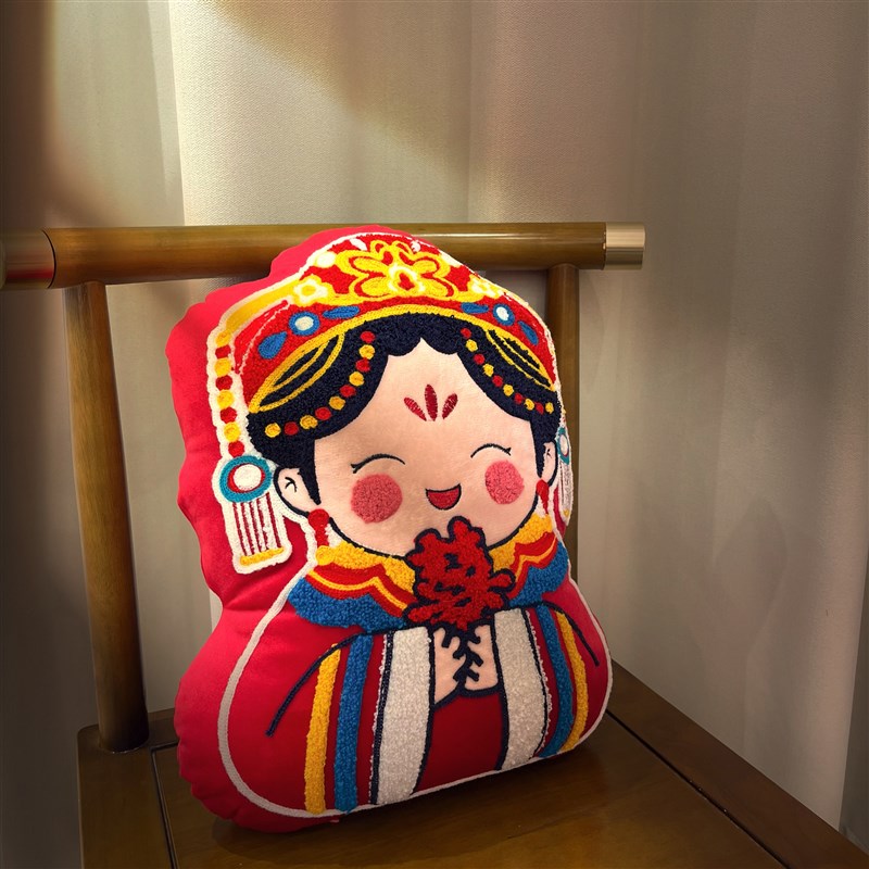 顺便买卖结婚压床娃娃一对陪嫁金童玉女喜字抱枕红色靠垫婚房布置