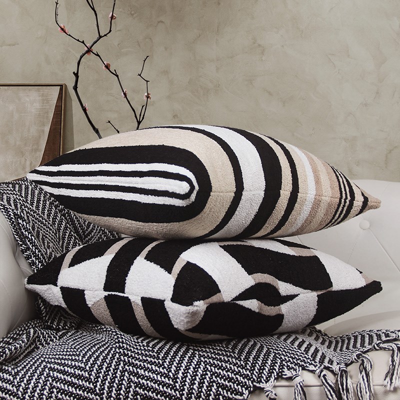 侘寂风雪尼尔抱枕民宿酒店客厅沙发几何条纹靠垫现代简约家用靠枕