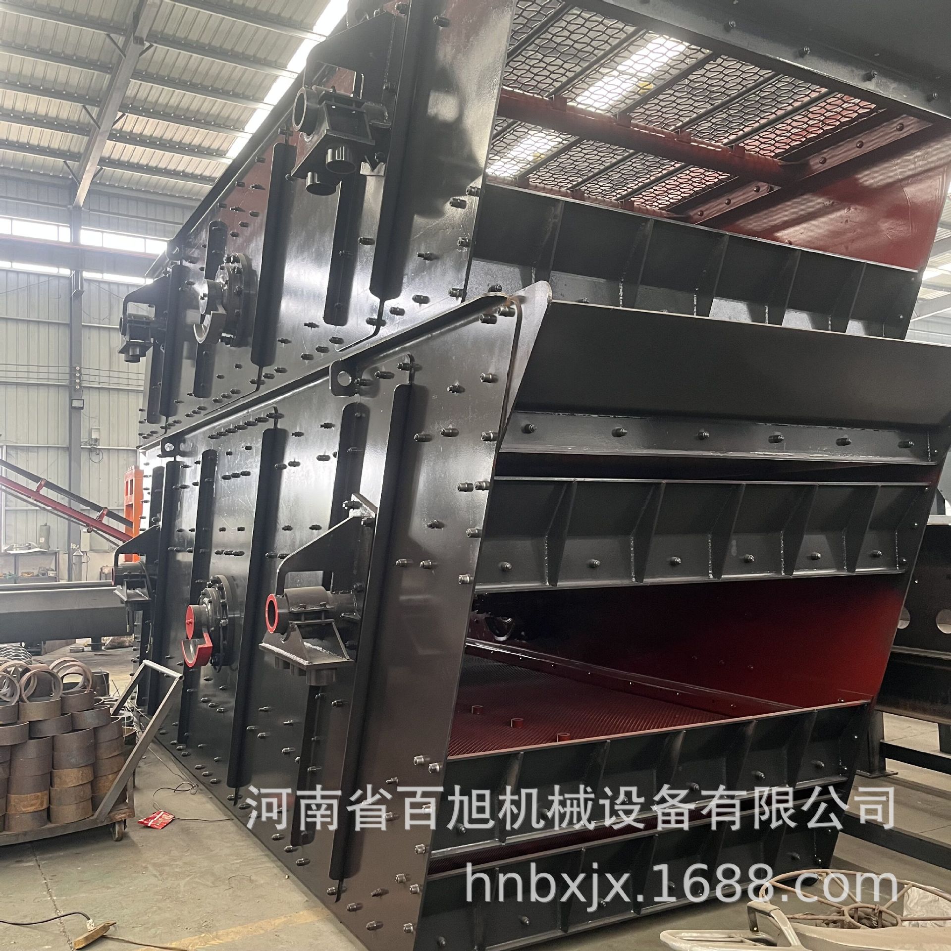 移动破碎站YK1548石料振动筛