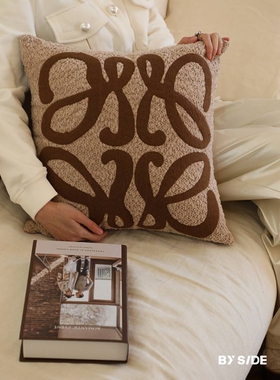 LIVING inc. Anagram法式奶油轻奢艺术抱枕沙发靠垫枕床上大抱枕