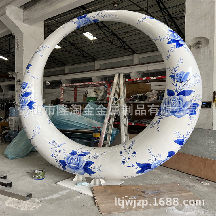 不锈钢青花瓷圆环抽象雕塑摆件