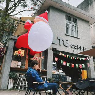 圣诞节装饰大卡好玩点品气模人爬墙充气爬老窗户外发光型通布置场