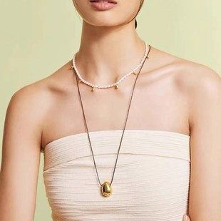 简约黑色皮绳金属水滴吊坠可调节长项链装饰链轻奢高级感2025新款