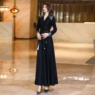 黑色新中式长裙2024秋中年妈妈修身轻奢高级感长袖超长连衣裙1025