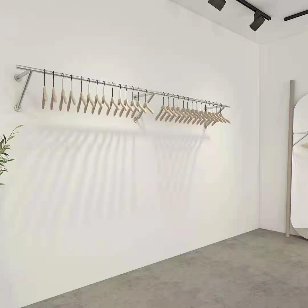 服装店上墙壁挂式货架不锈钢拉丝银童装男女装店墙上挂衣架陈列架