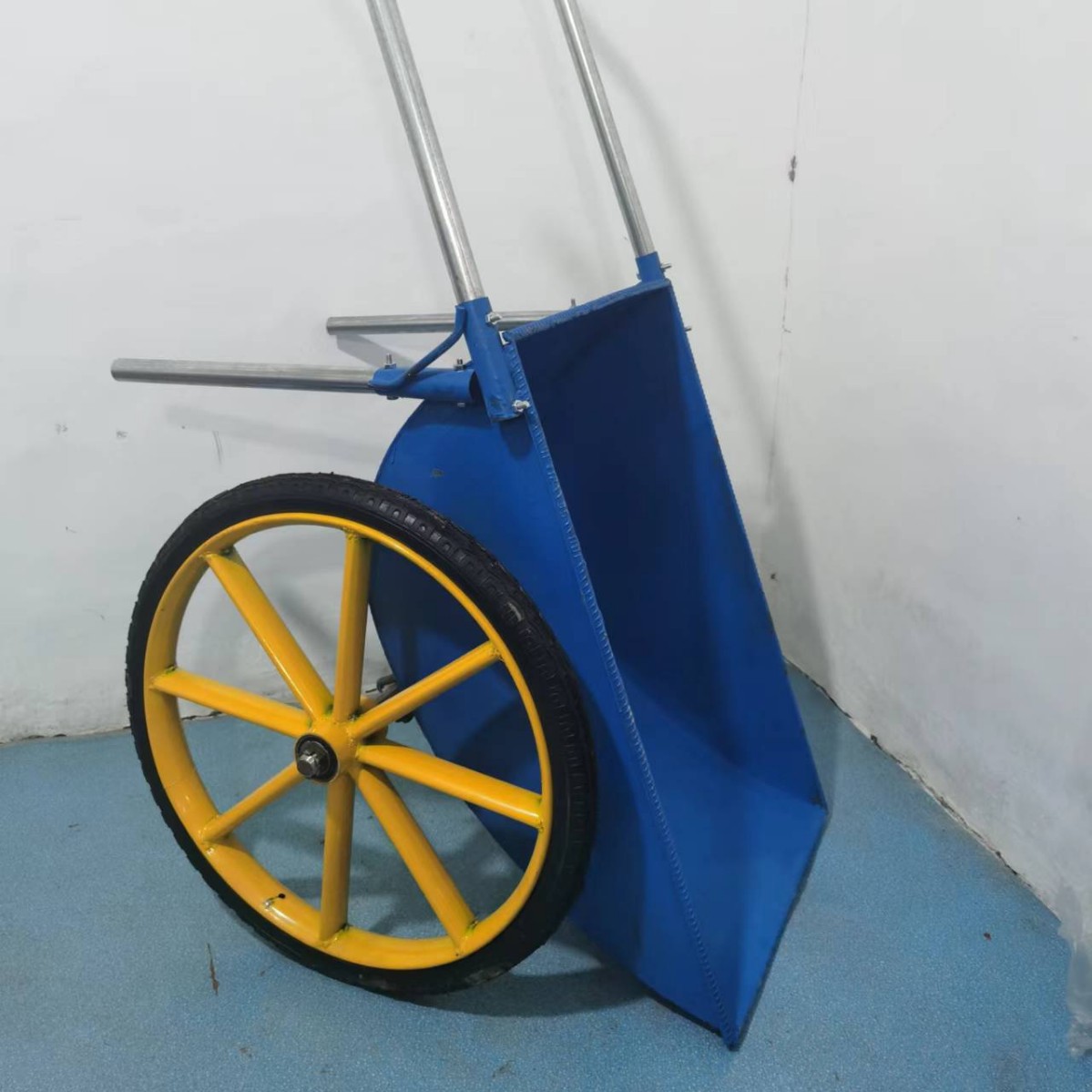 工地劳工两轮手推翻斗车