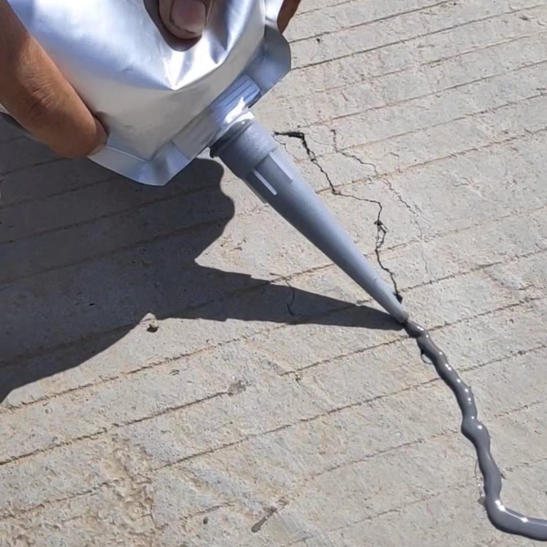 水泥路面裂缝修补焊缝剂混凝土弹性材料韧性防止开裂耐紫外