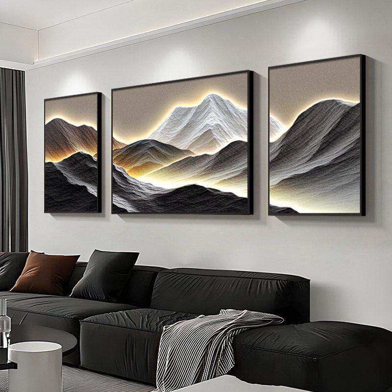 现代简约砂岩肌理客厅装饰画轻奢沙发背景墙挂画三联日照金山壁画