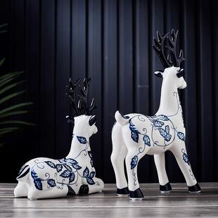 青花坐客鹿陶工瓷摆件家书房厅送礼玄关陶居NIG瓷艺品一鹿有你