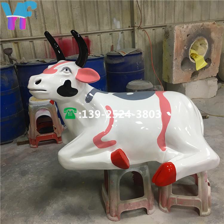 玻璃钢奶牛 树脂动物仿真小牛卧牛养殖场草坪绿地雕塑牧场