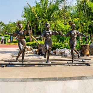 定制玻璃钢少数民族壮族彝族苗族人物雕塑踩高跷民俗雕像景观摆件