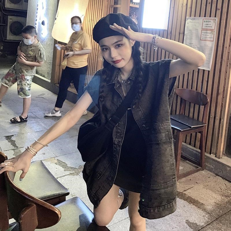 复古V领牛仔马甲女装春秋季外搭2021新款设计感背心叠穿马夹外套