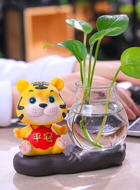 创意可爱小老虎家居摆件现代客厅装饰品酒柜书房办公室桌面小摆设