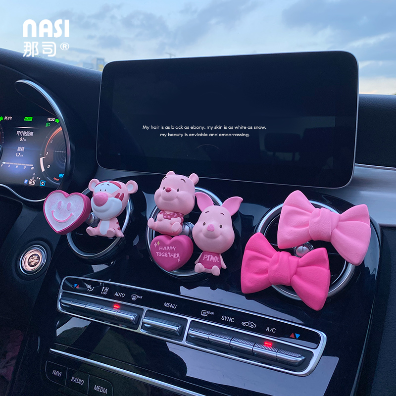 少女心粉色维尼熊蝴蝶结车载香水香薰汽车出风口装饰品扩香石摆件