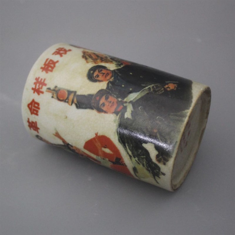 景德镇仿古陶瓷红色时期革命样板戏笔筒家居装饰展柜办公摆件中式