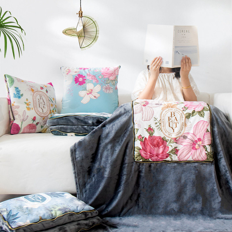 美式花朵抱枕被子两用二合一盖毯珊瑚绒车内办公室午睡靠枕定制