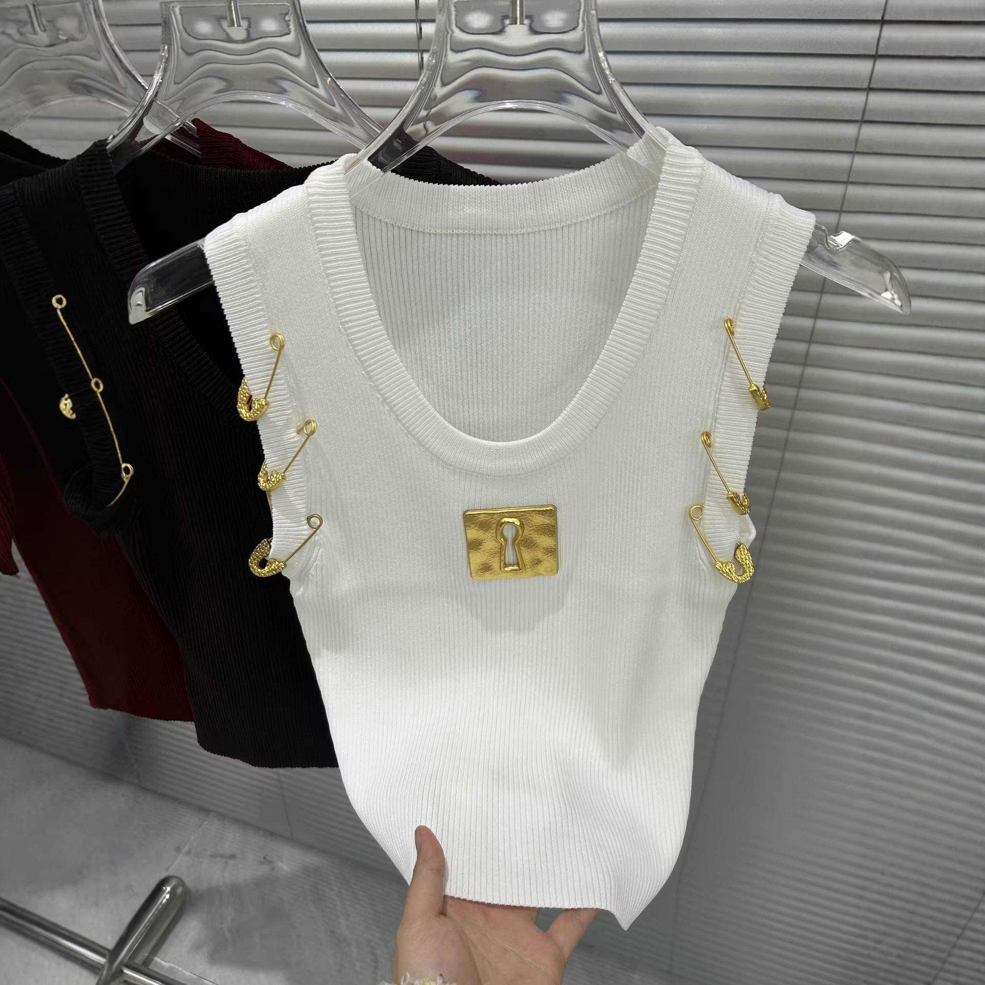 别针设计感级装饰重工帝心针织衫背心名媛重工奢设计背心