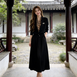 玉美雅【专柜品质套装】早春新气质豹纹假两件上衣高腰垂感半身裙