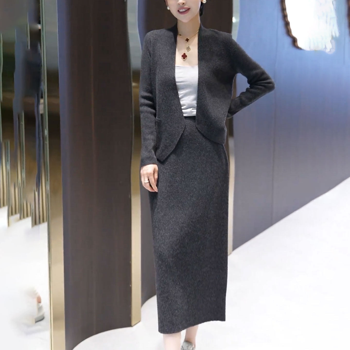 玉美雅【旗舰精选套装】秋冬款高级感原创气质开衫高腰垂感半身裙