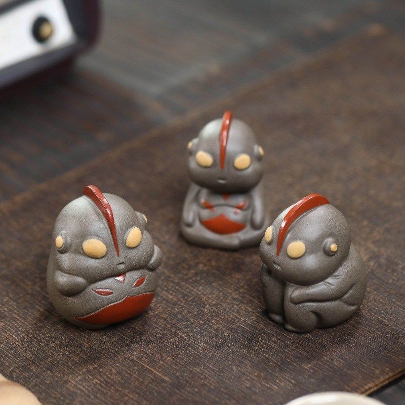 紫砂奥凸曼创意卡通桌面摆件书房办公室玄关装饰手工雕塑工艺品