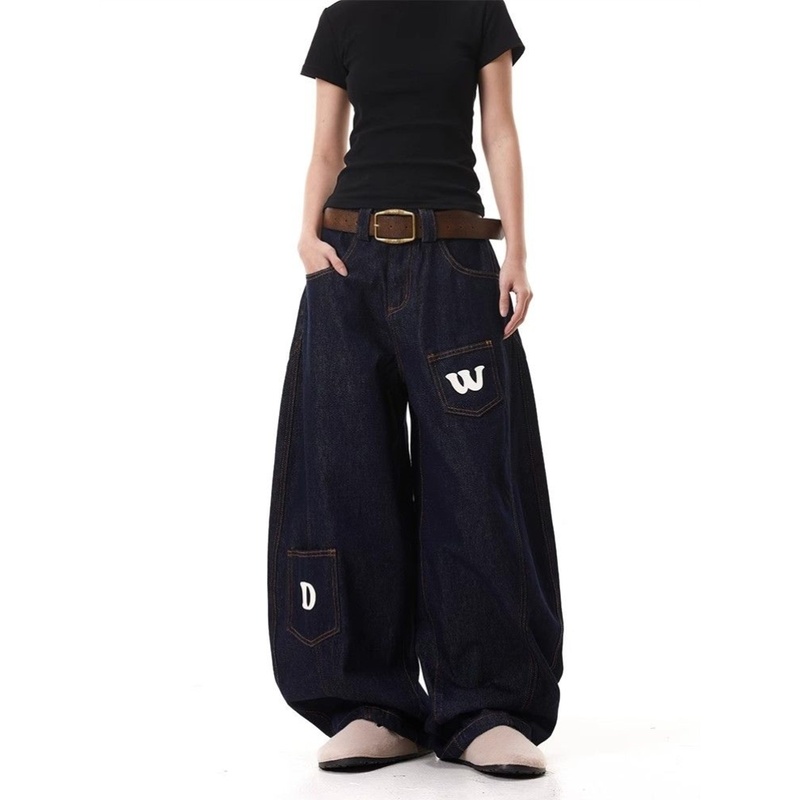 大码复古水洗弯刀牛仔裤女设计感宽松高腰阔腿字母印花拖地休闲裤