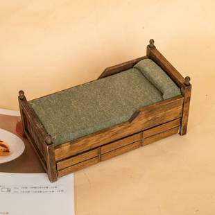 1:12娃娃屋家具配件微缩场景复古床具dollhouse迷你木质单人床