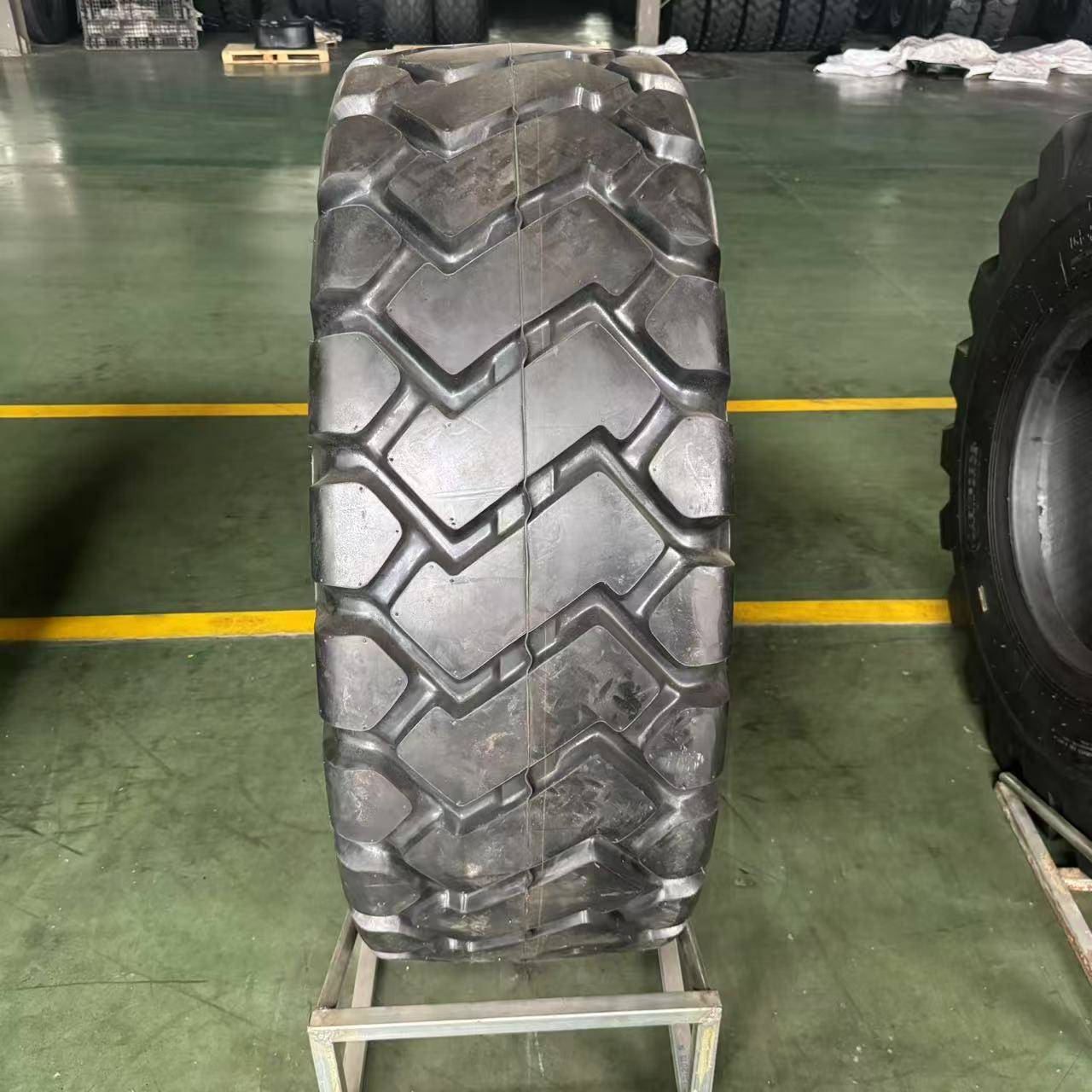 40铲车轮胎 装载机轮胎 20.5-25 龙宫花纹