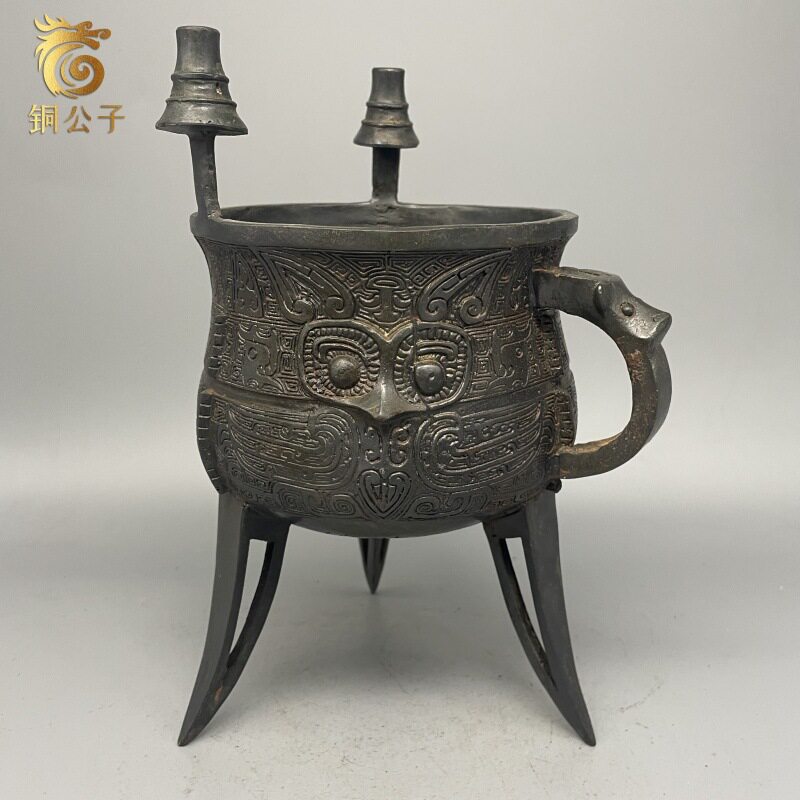 商代鸮面斝仿古青铜器工艺品三足鸮纹斝战神猫头鹰纹饰复古工艺品
