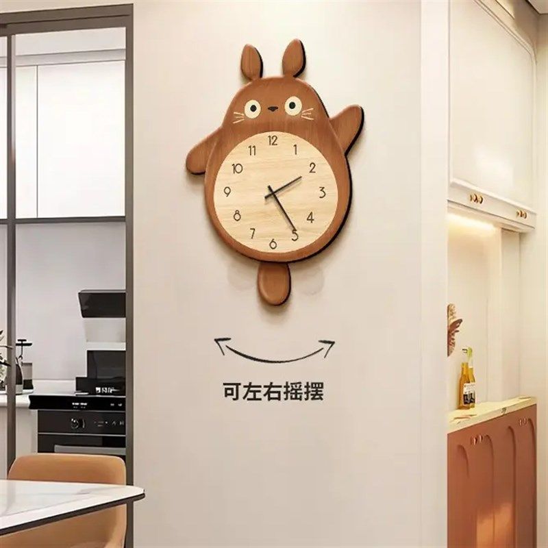龙猫时尚款原木风挂钟装饰画可爱卡通家用挂墙静音挂表画餐厅画