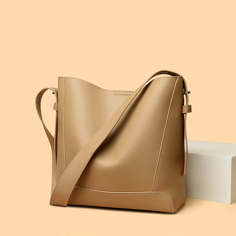 琳蒂袋鼠头层牛皮小众通勤水桶包斜挎包真皮女士大容量单肩水桶包