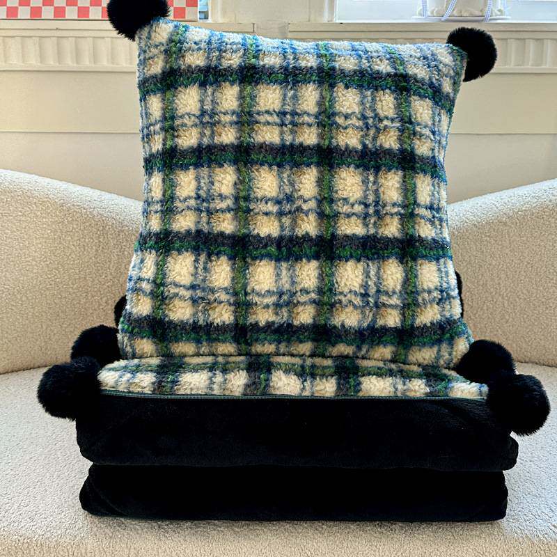 格子毛球加绒厚抱枕车用被子两用2025新款毯子二合一午睡沙发靠枕