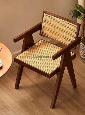 实木餐椅家用昌迪加UPB尔休带椅中古风餐扶手靠背椅子闲网红厅藤