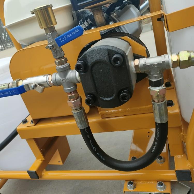 政路面施工手布料均匀的沥市青撒布布机推式汽油沥青撒机QPV喷涂