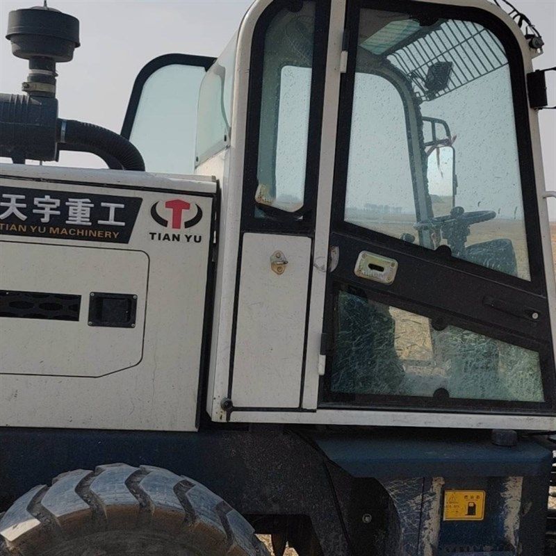 天宇重工932矮脚虎铲车玻璃前档后档左右上下门窗挡风钢化玻璃