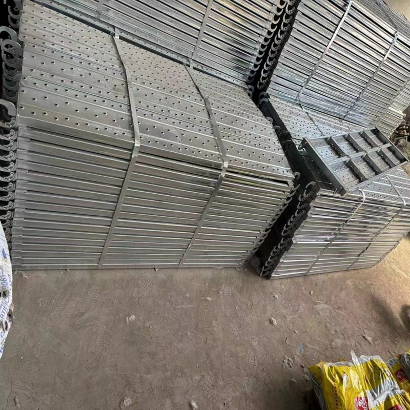 雷亚舞台踏板镀锌钢跳板冲孔式脚手架踏板钢铁雷亚架平台钢跳板