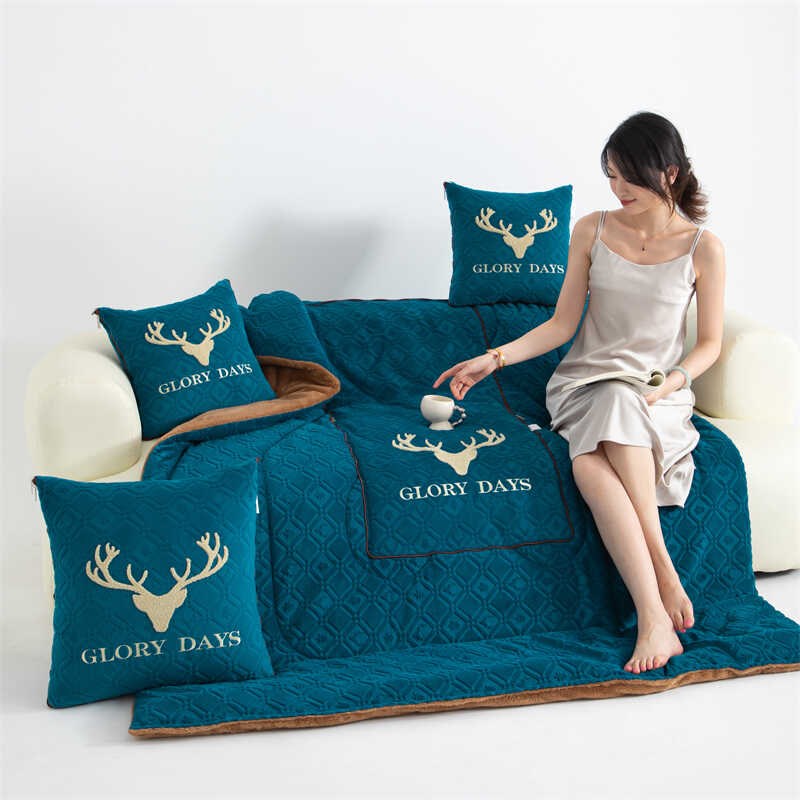 冬款加厚雕花超柔保暖抱枕被多功能二合一车载沙发办公室被